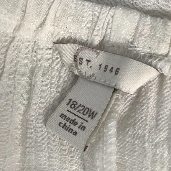 EST.1946 Women’s White Peasant Style Blouse - Picture 6 of 8